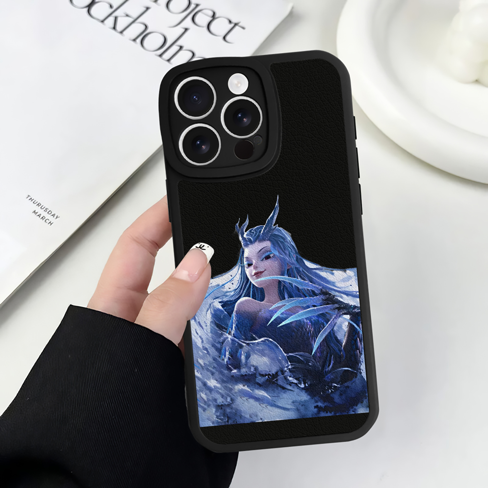 （画像用） Ne Zha 2 ナタ 魔童の大暴れ 【iPhone 16シリーズ対応】シリコンスマホケース（レザー調） 材質：シリコン